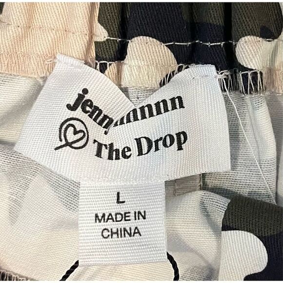 The Drop Women's Camouflage Print Cargo Mini Skirt - Picture 7 of 8